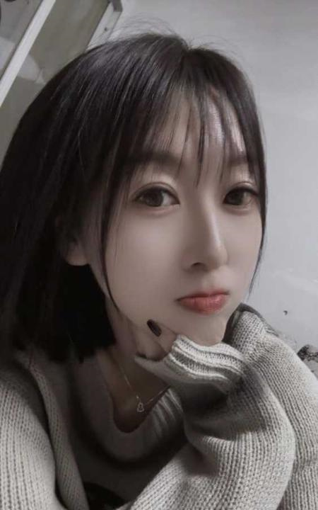 长腿妹子笑笑