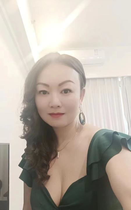 气质熟女笑笑