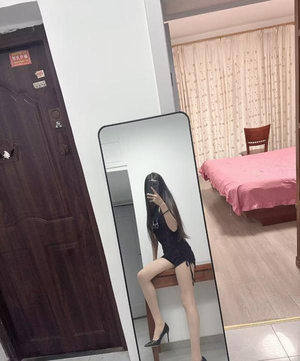 三山街长腿苗苗