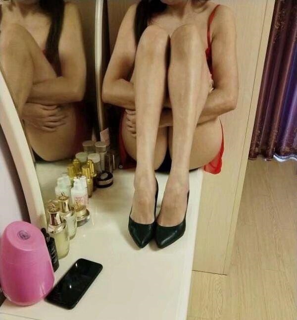 大长腿骚少妇熟女