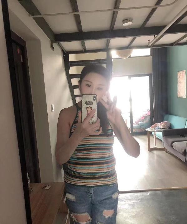 大长腿骚少妇熟女