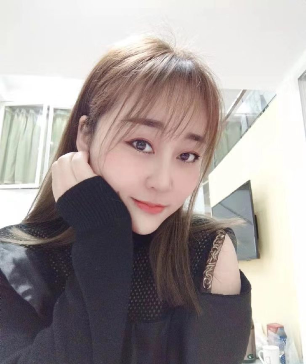 平湖大胸小姐姐