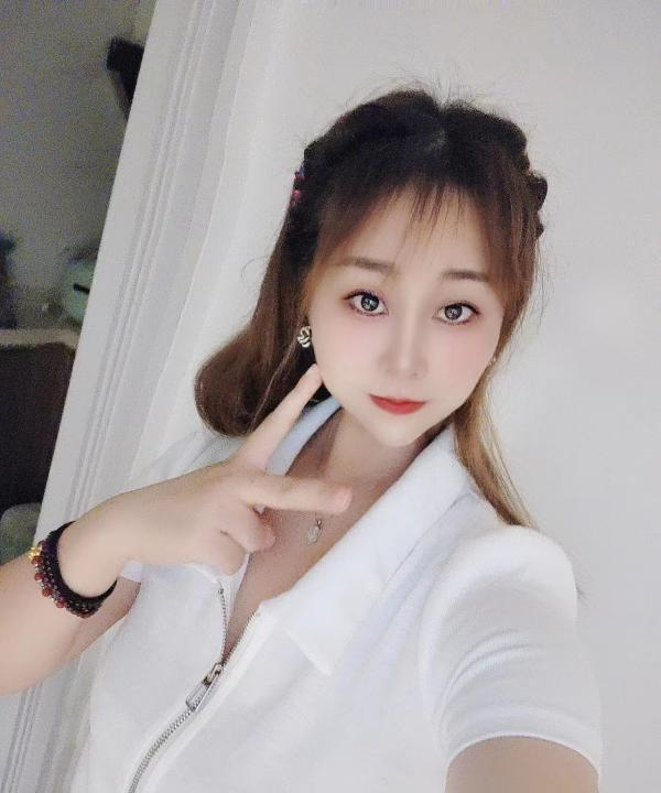 平湖大胸小姐姐