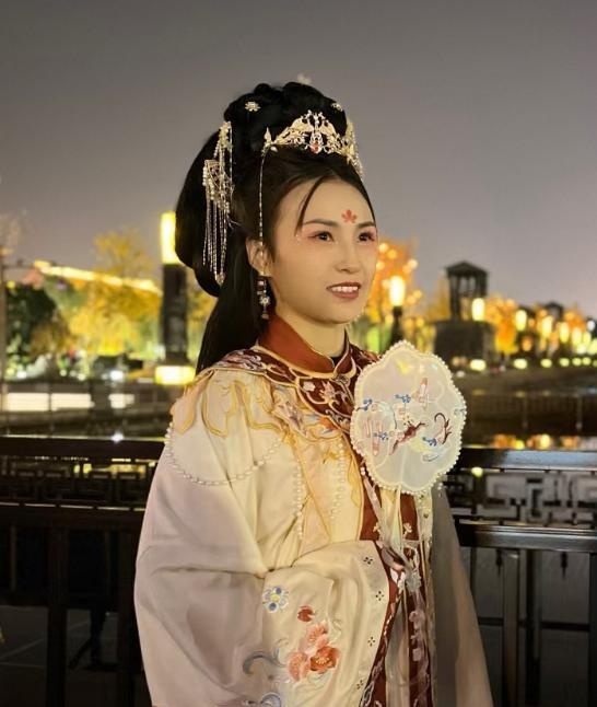 常府街良家少妇盈盈
