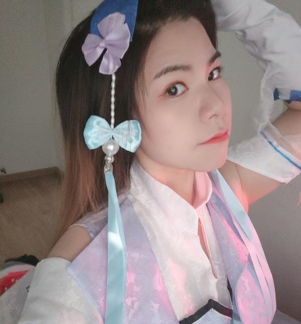 钟家村地铁站林夕