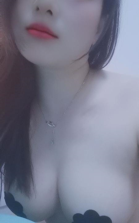 妩媚动人的小姐姐