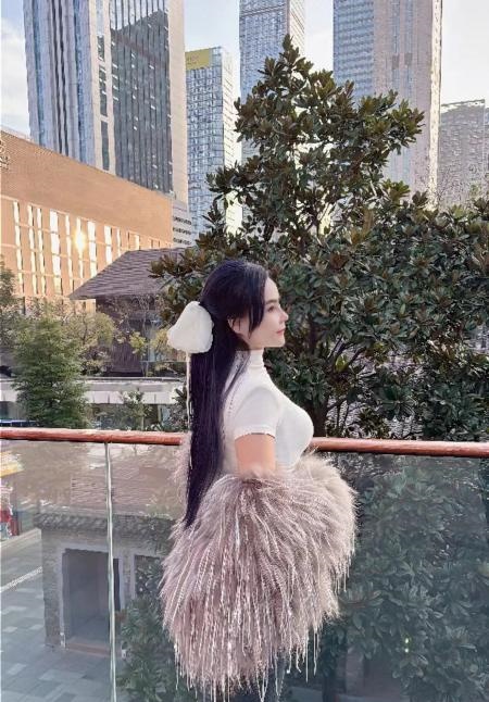 服务玫瑰女王