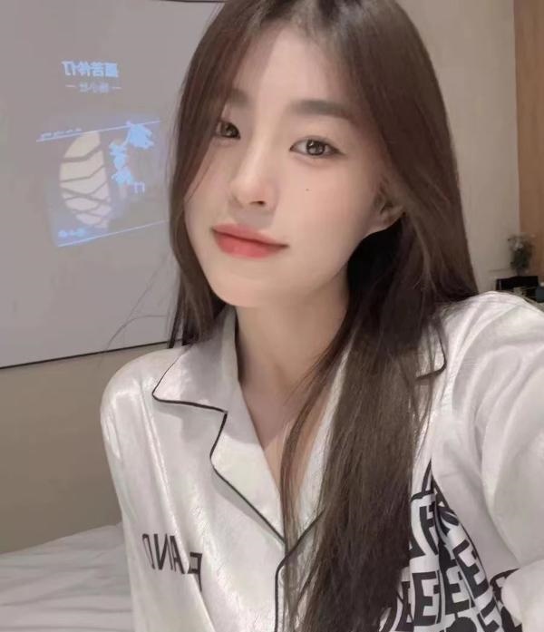 新街口大眼美女