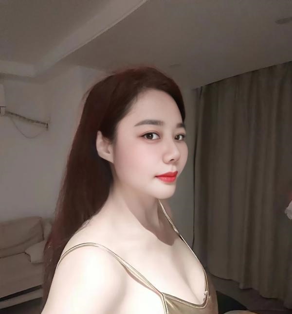浦沿大胸妹