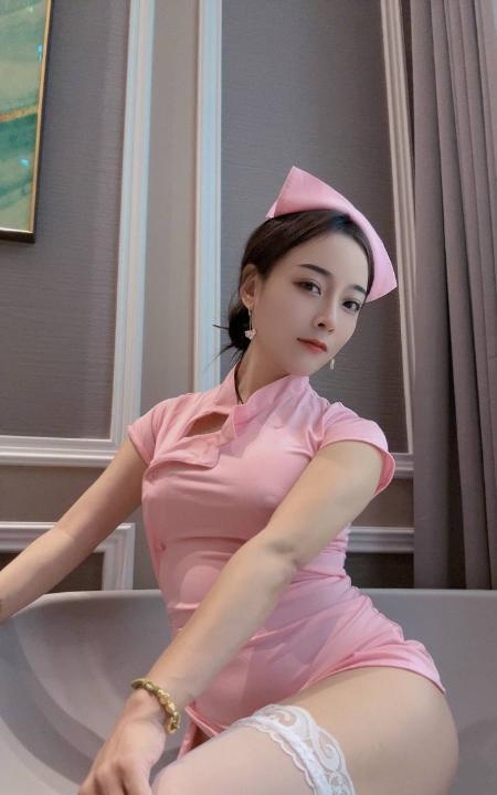 年轻漂亮的小姐姐