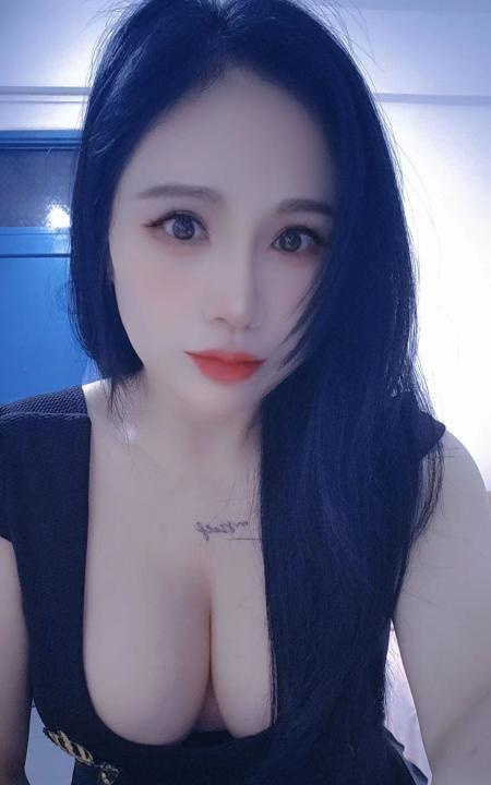 文静且胸大漂亮燕子