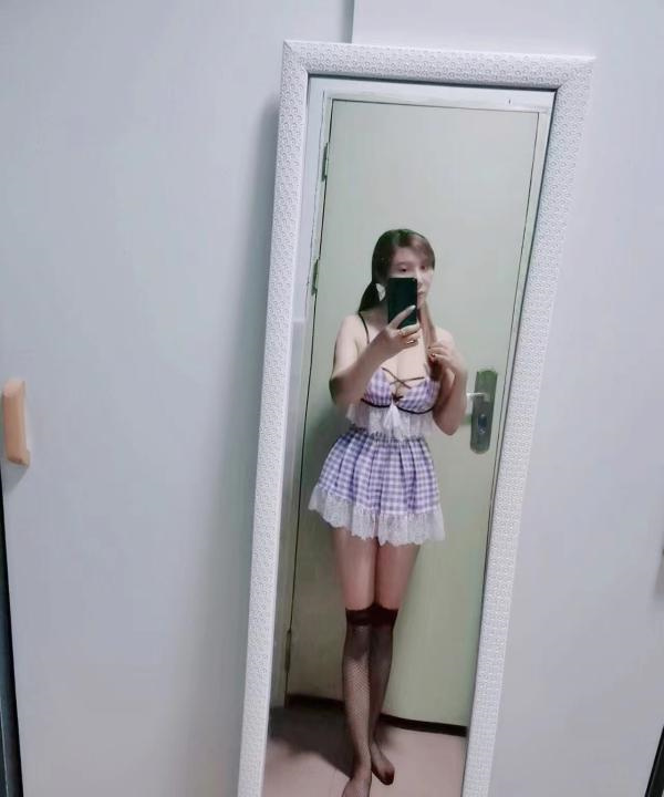 制服大奶婷婷