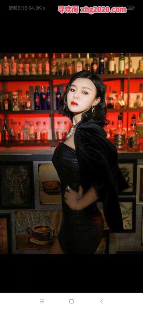 哈尔滨中央大街附近小姐姐
