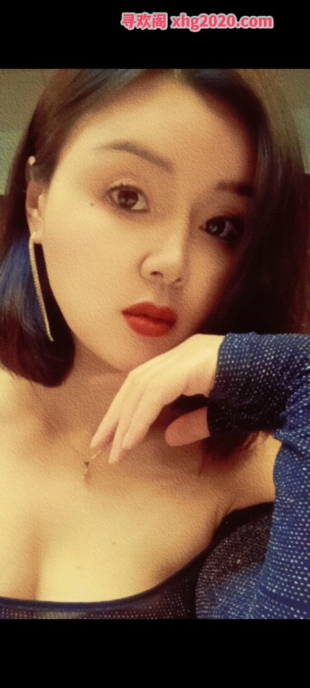 哈尔滨中央大街附近小姐姐