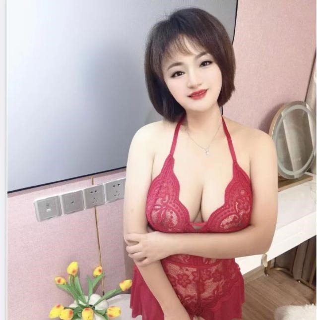 巨乳波霸朵儿