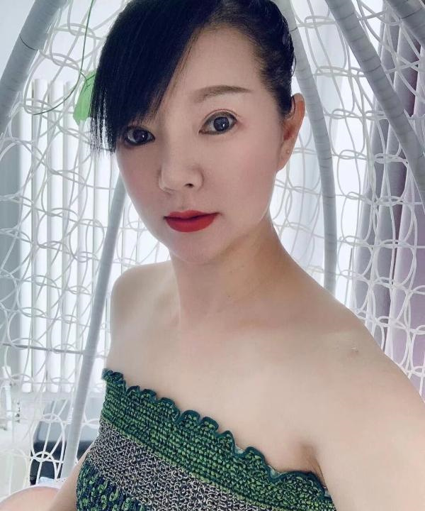 合肥长腿喷水美女