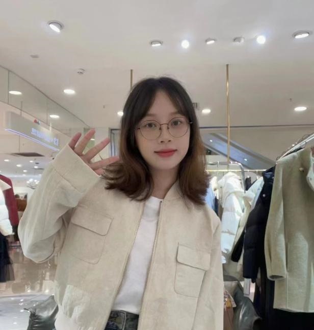 闷骚眼镜妹小小