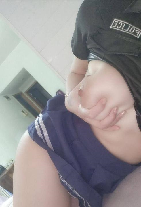 轻熟制服少妇
