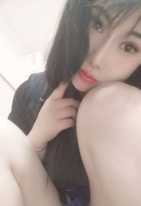 轻熟制服少妇