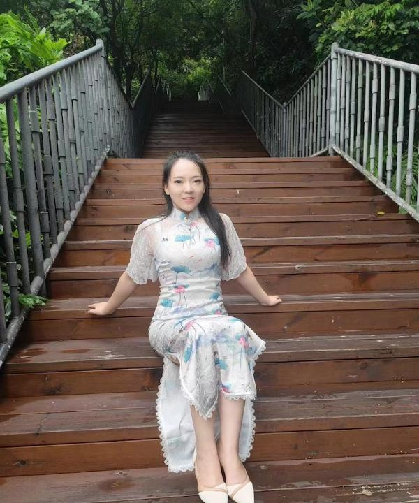 瑜伽老师叶子