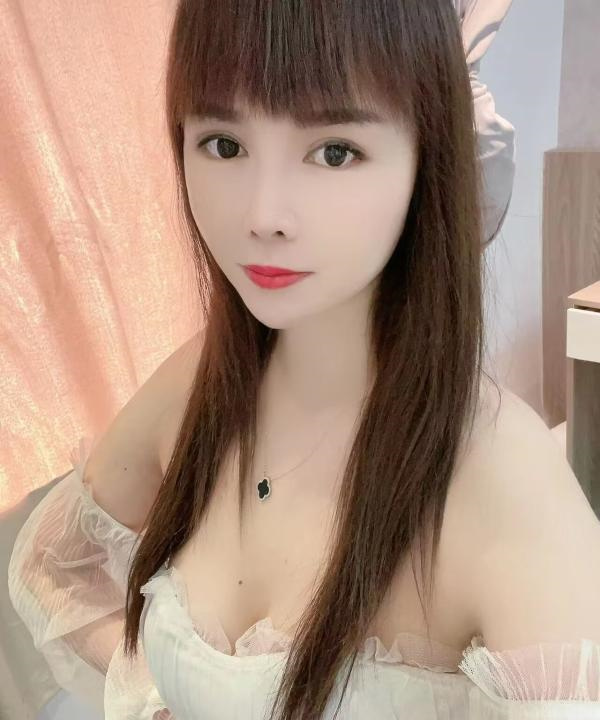 张府园附近小少妇