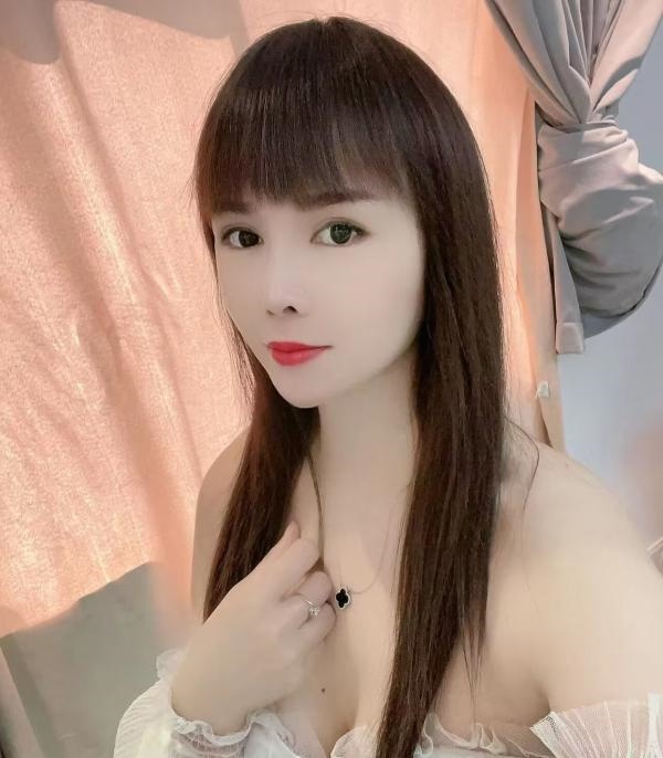 张府园附近小少妇