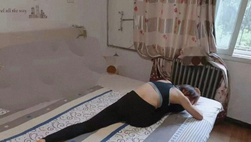 南开健身美女一字马