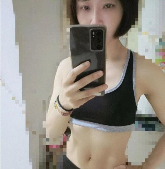 南开健身美女一字马