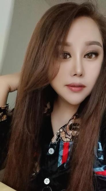 大胸服务型少妇