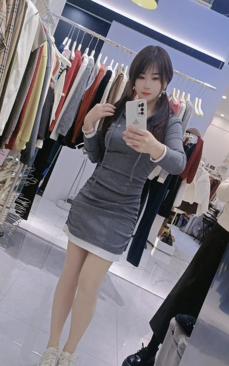 前凸后翘的幺妹子