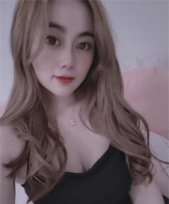 大眼睛肥臀少妇玉玉