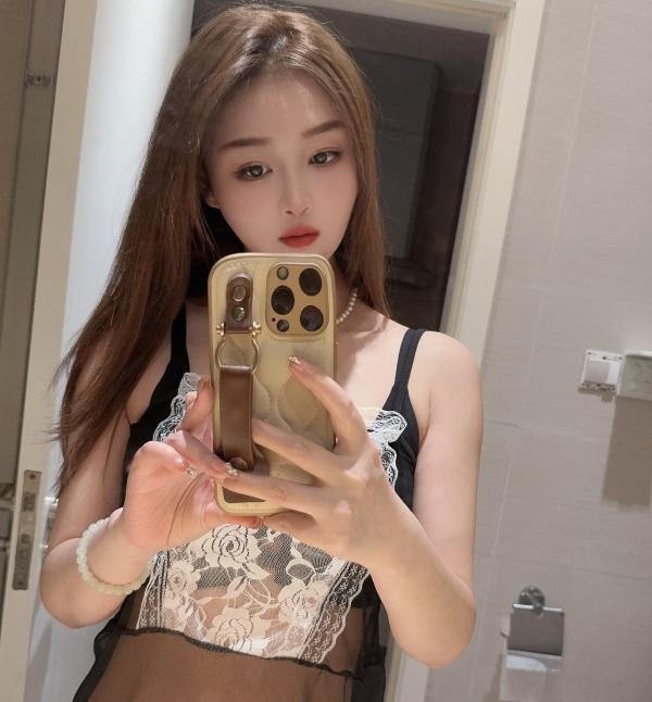 E胸宝藏女孩