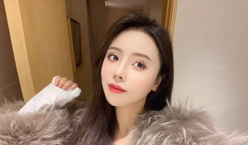 性感年轻小姐姐