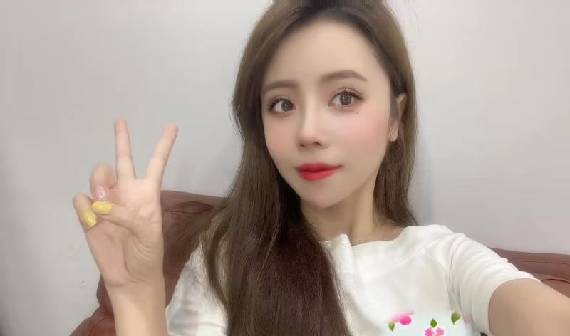 性感年轻小姐姐