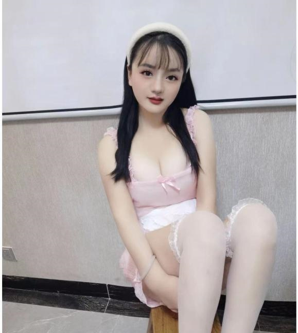 制服小夜猫