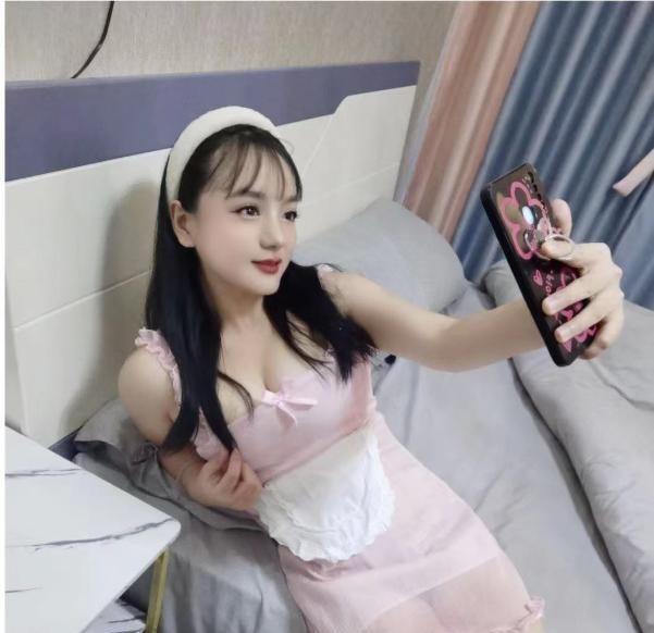 制服小夜猫