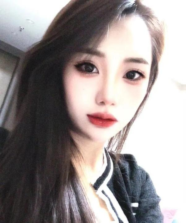 勤州区粉乳翘臀美少女