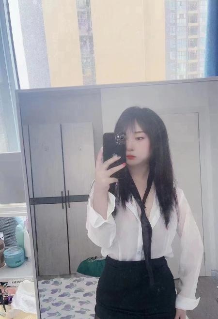 天心00苗条嫩妹