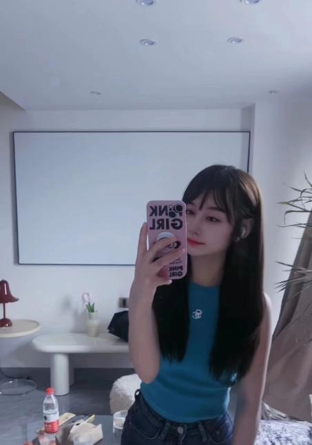 天心00苗条嫩妹