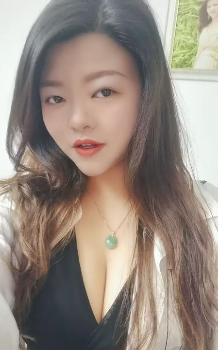 南山大胸女人