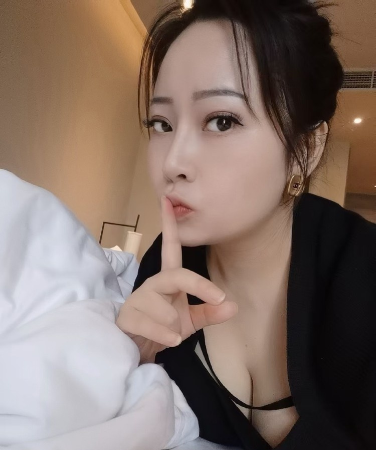 罗湖   大胸小姐姐