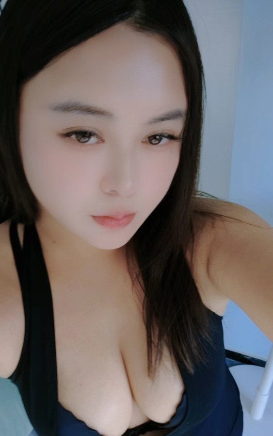 大胸技术流小姨子
