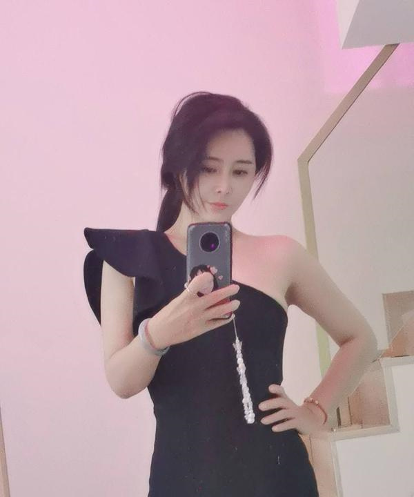 服务好颜值在线妹子