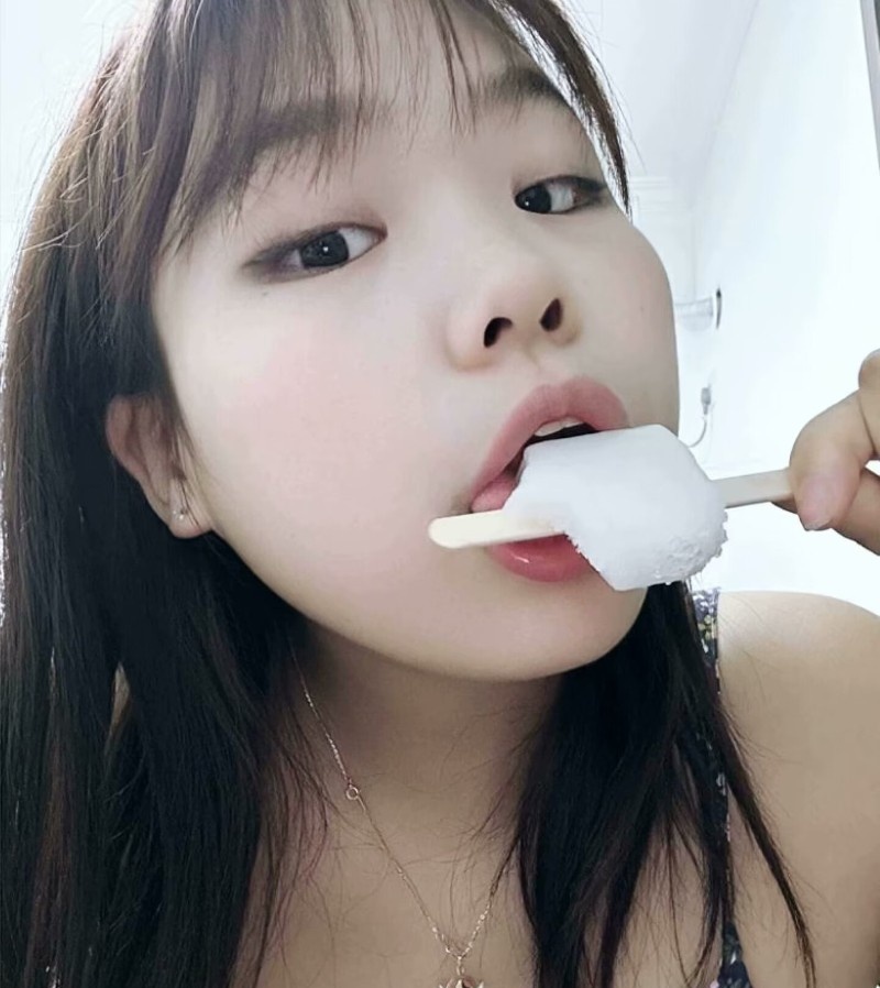 肉感嫩妹