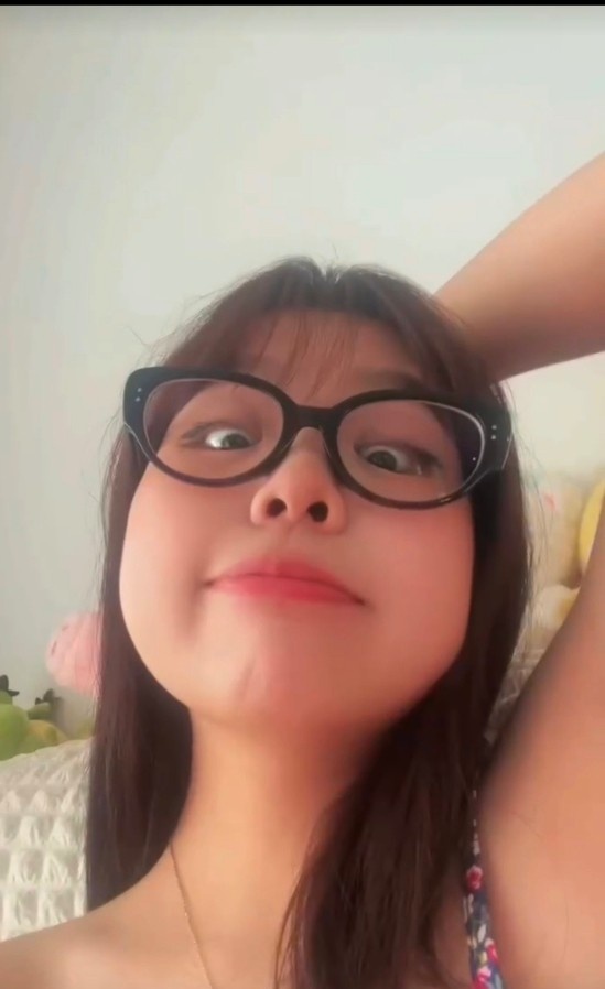 肉感嫩妹