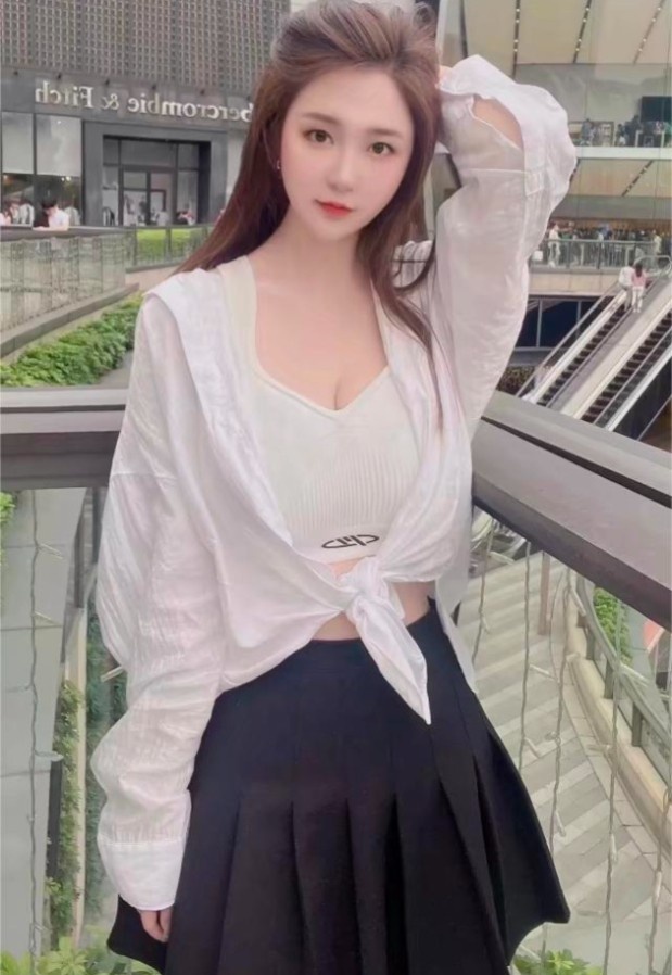 身材不错，奶子很大
