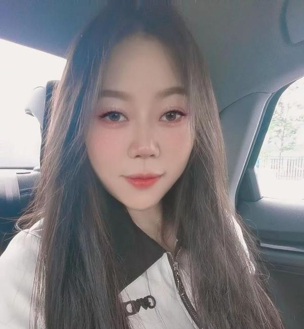 体验制服琦儿