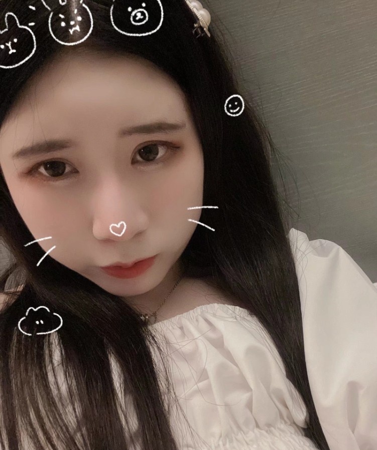 02年嫩妹子
