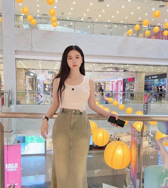 曼妙身材大胸妹子