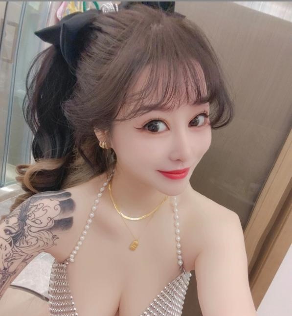 纹身巨乳少妇吉祥